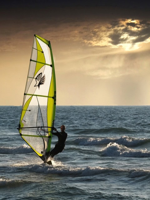 Windsurfen auf der Ostsee im Strandhotel Fischland