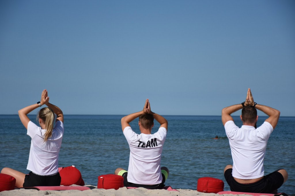 Yoga am Strand im Strandhotel Fischland