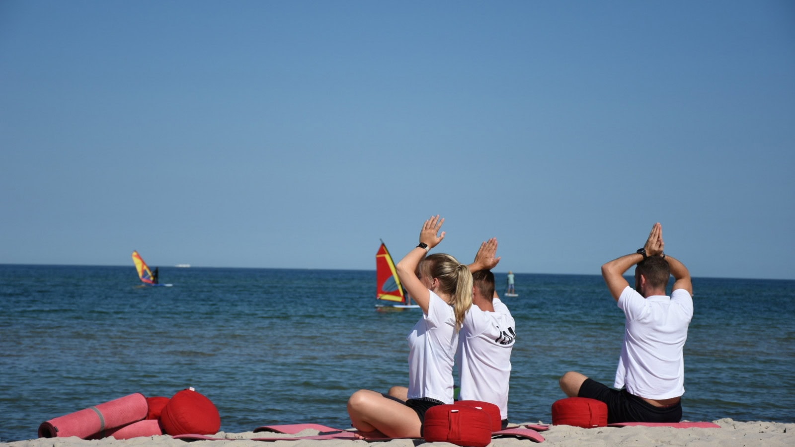 Yoga am Strand im Strandhotel Fischland