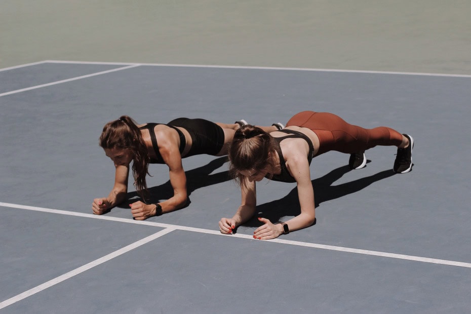 Fitness auf dem Tennisplatz im Strandhotel Fischland