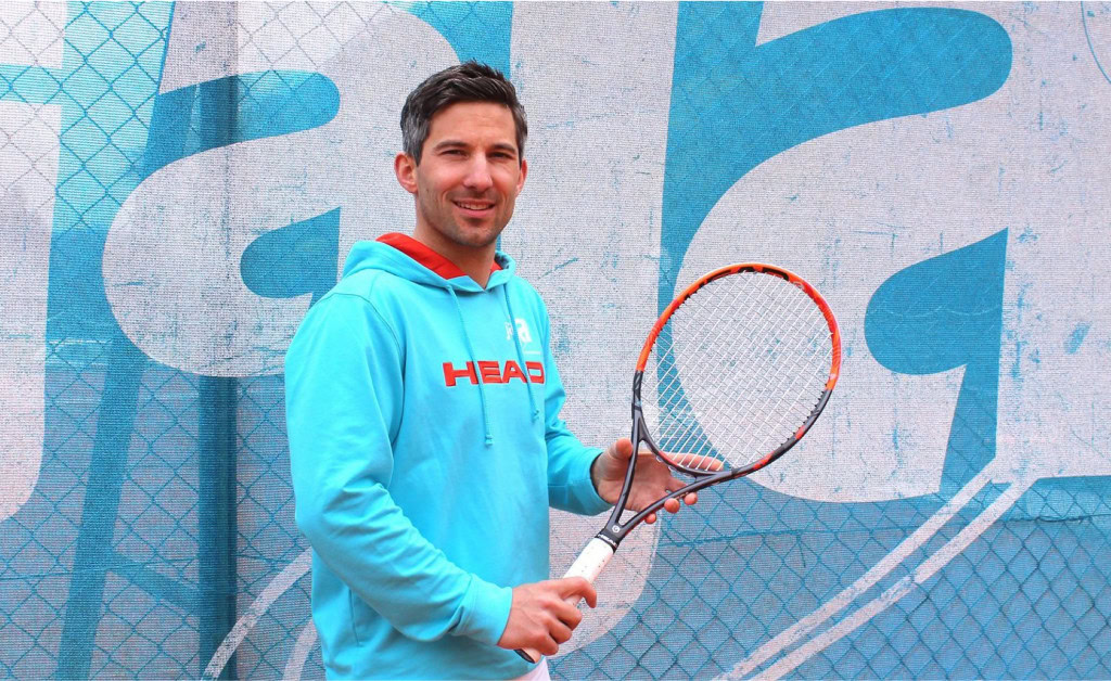 Tennisspieler im Strandhotel Fischland