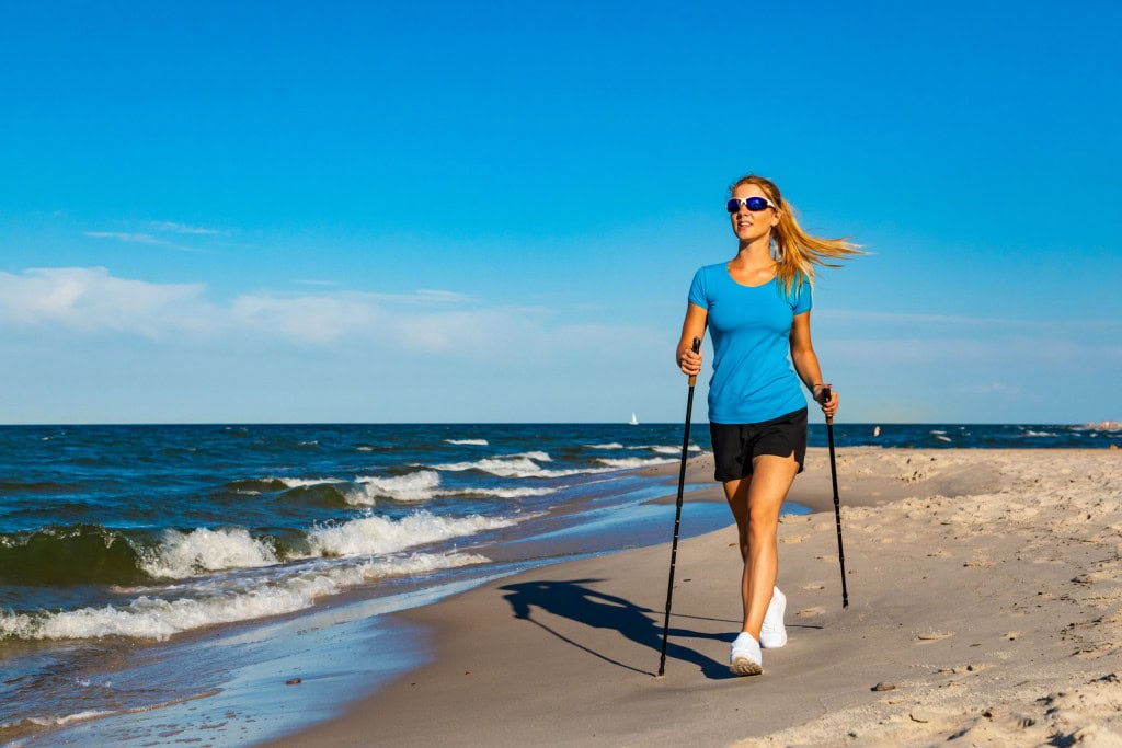 Nordic Walking am Strand im Strandhotel Dünenmeer