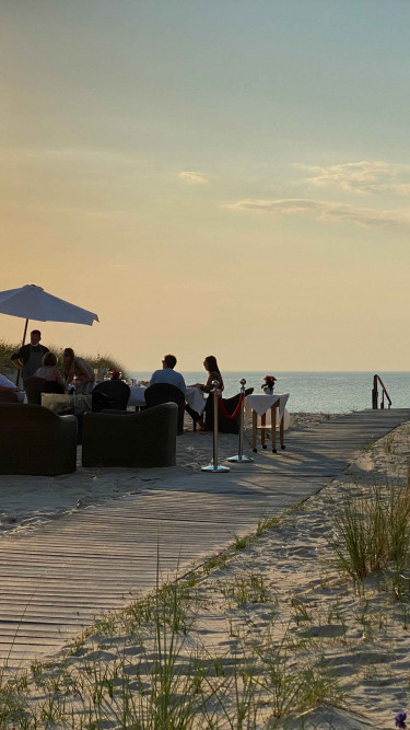 Terrasse und Strandzugang des Strandhotel Dünenmeers