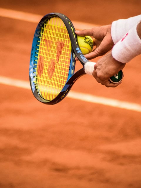 Tennisaufschlag im Strandhotel Fischland