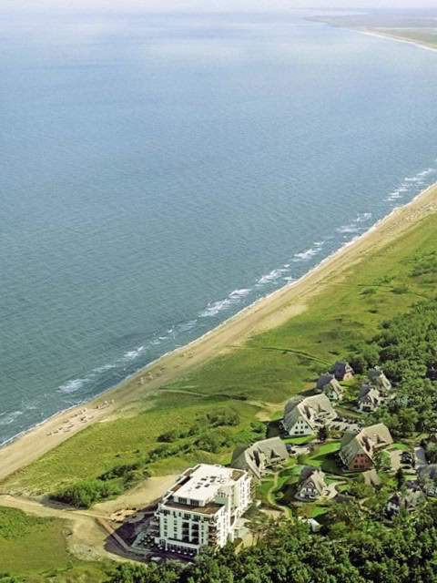 Außenansicht des Strandhotel Dünenmeers von oben