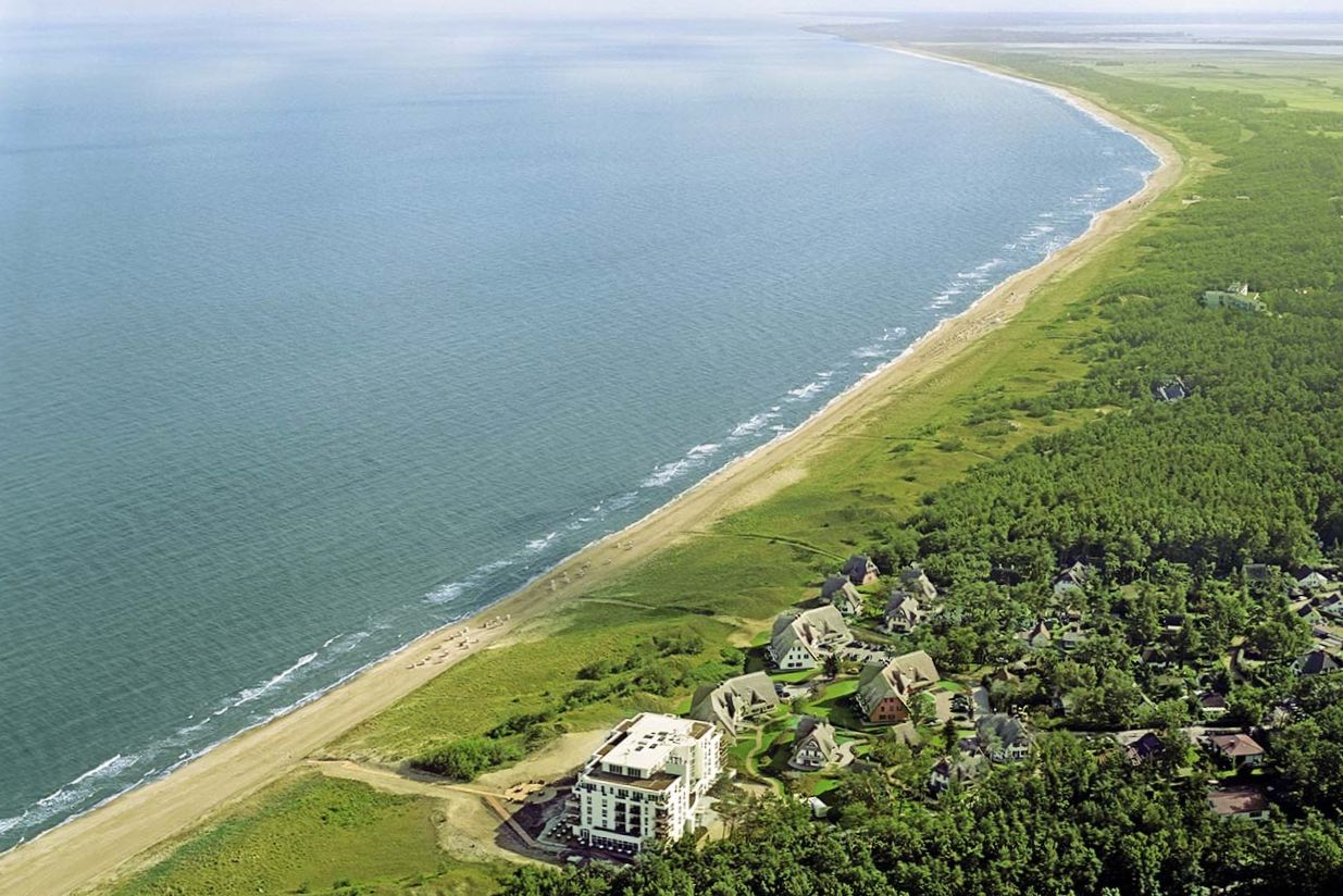 Außenansicht des Strandhotel Dünenmeers von oben