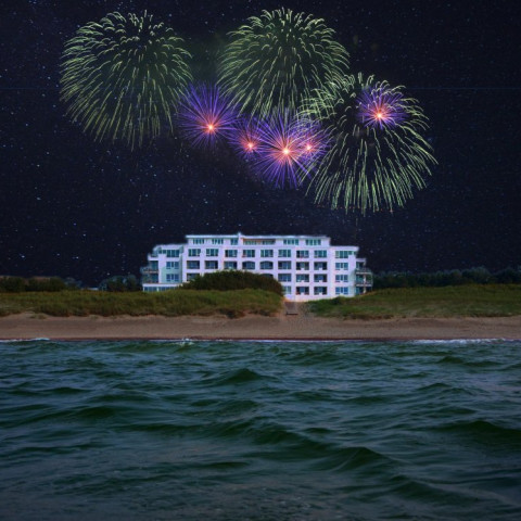 Feuerwerk über dem Strandhotel Dünenmeer