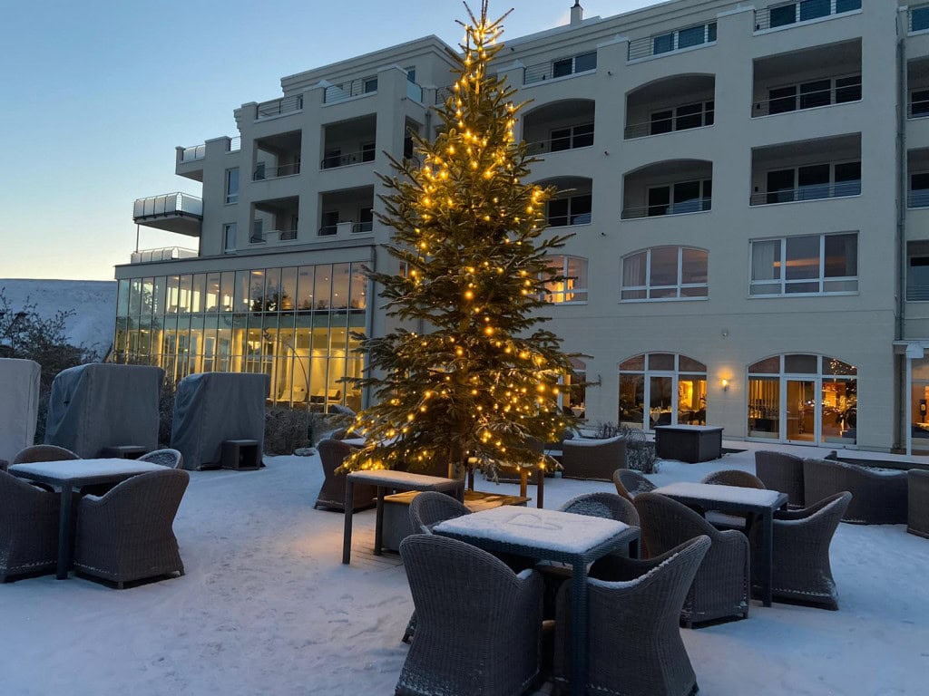 Weihnachtsbaum auf der Terrasse des Strandhotel Dünenmeers