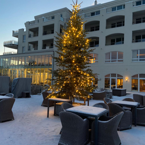 Weihnachtsbaum auf der Terrasse des Strandhotel Dünenmeers