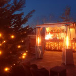 beleuchteter Strandkorb zu Weihnachten auf der Terrasse des Strandhotel Dünenmeers