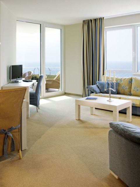 Wohnbereich in einer Suite im Strandhotel Dünenmeer