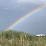 Regenbogen über dem Strandhotel Dünenmeer