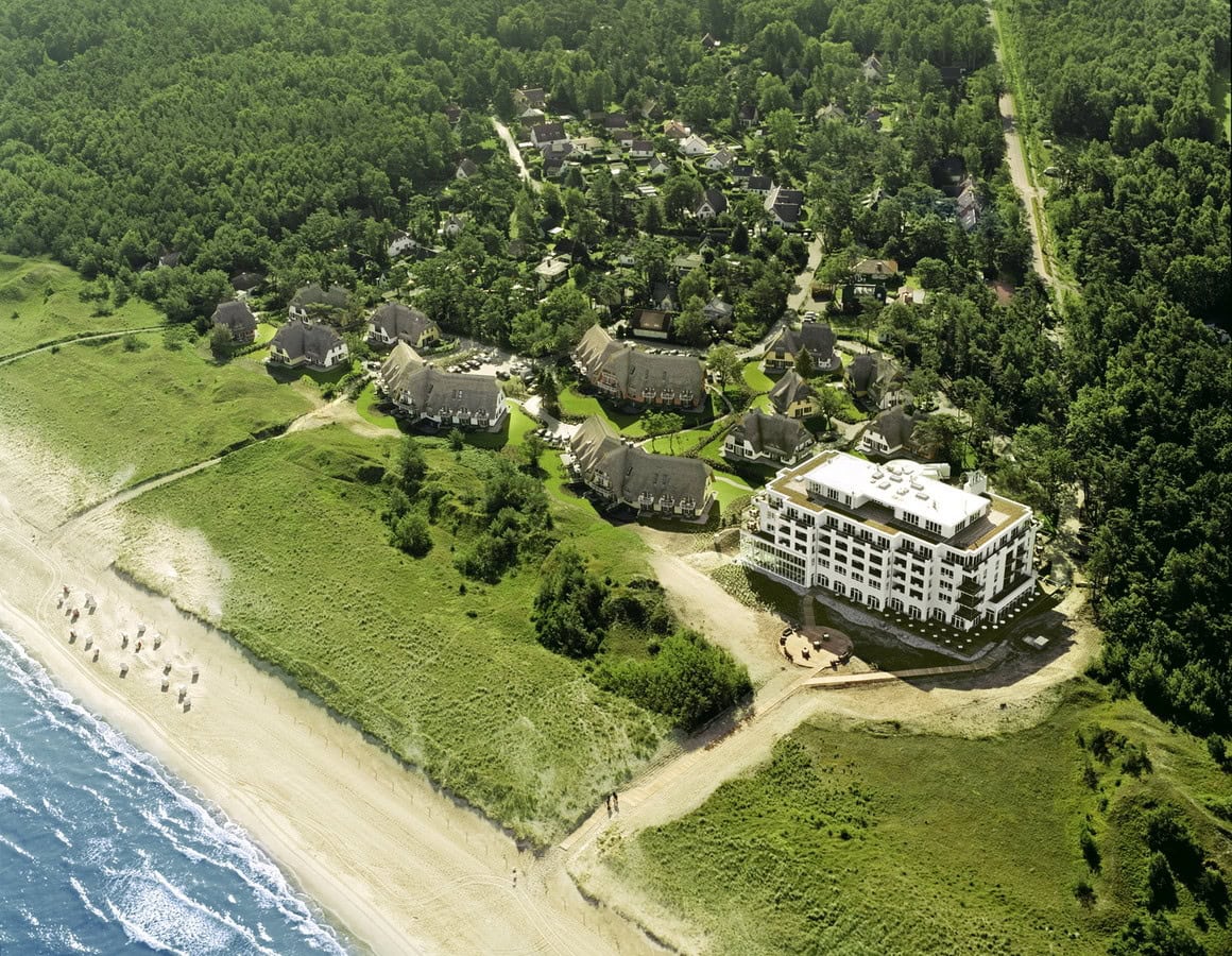 Außenansicht des Strandhotel Dünenmeers von oben