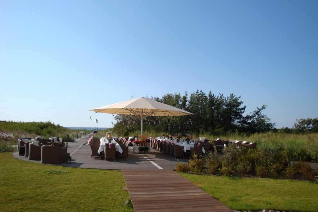 Geburtstagstafeln auf der Dünenterrasse im Strandhotel Dünenmeer