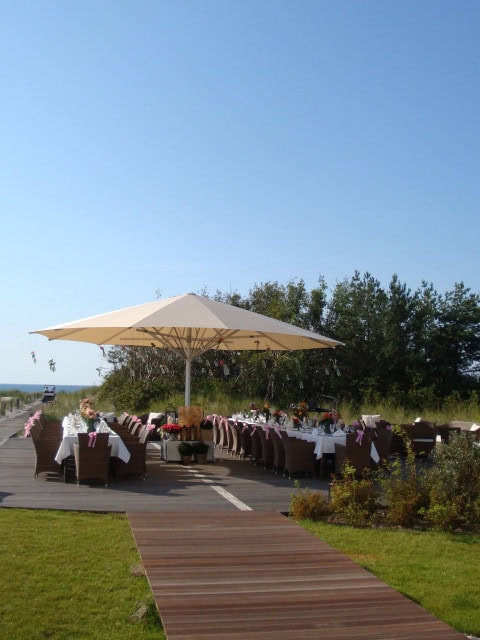 Geburtstagstafeln auf der Dünenterrasse im Strandhotel Dünenmeer