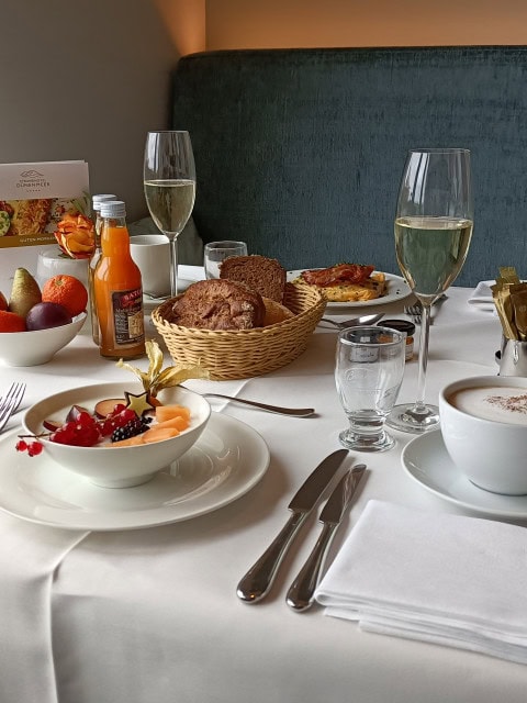 Frühstückstisch im Strandhotel Dünenmeer