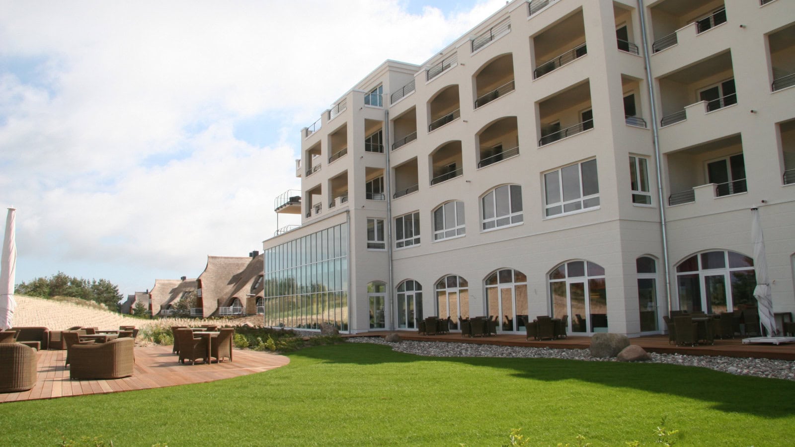 Seeseite des Strandhotel Dünenmeers