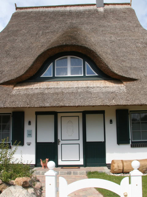 Außenansicht eines Ferienhauses des Strandhotel Dünenmeers