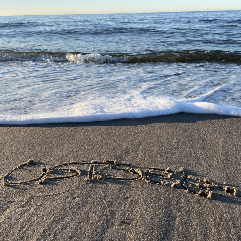 Schriftzug "OSTSEE" im Ostseestrand