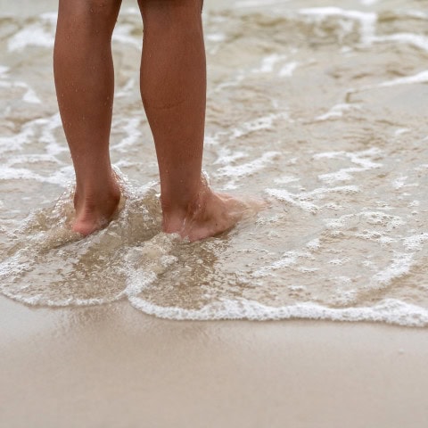 Füße am Strand der Ostsee