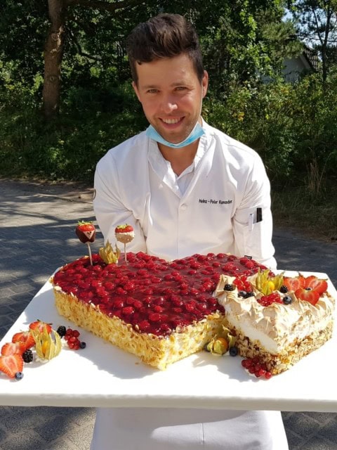 herzförmige Hochzeitstorte aus dem Strandhotel Dünenmeer