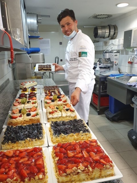 diverse Kuchen aus der hauseigenen Patisserie des Strandhotel Dünenmeers